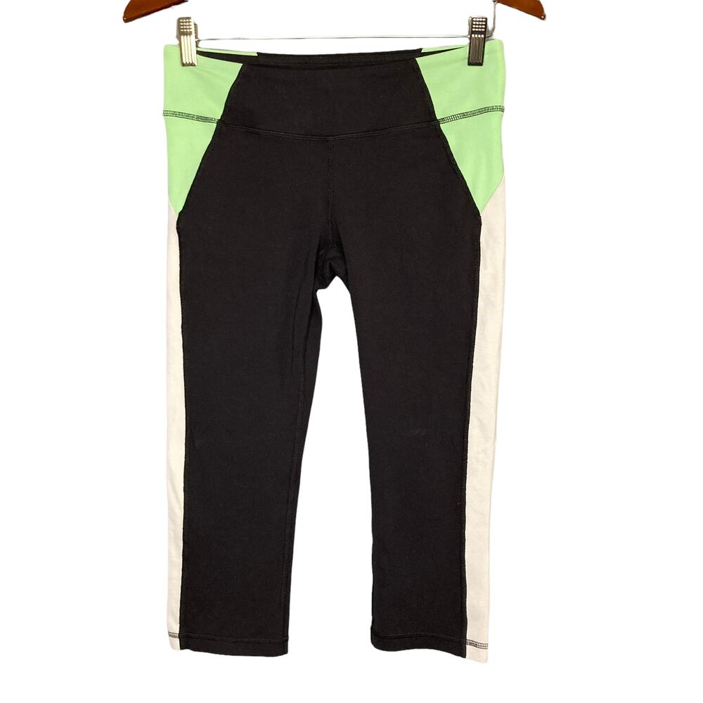 Alo Yoga Cropped/Capri Black, Gray, Green Leggings Size Medium